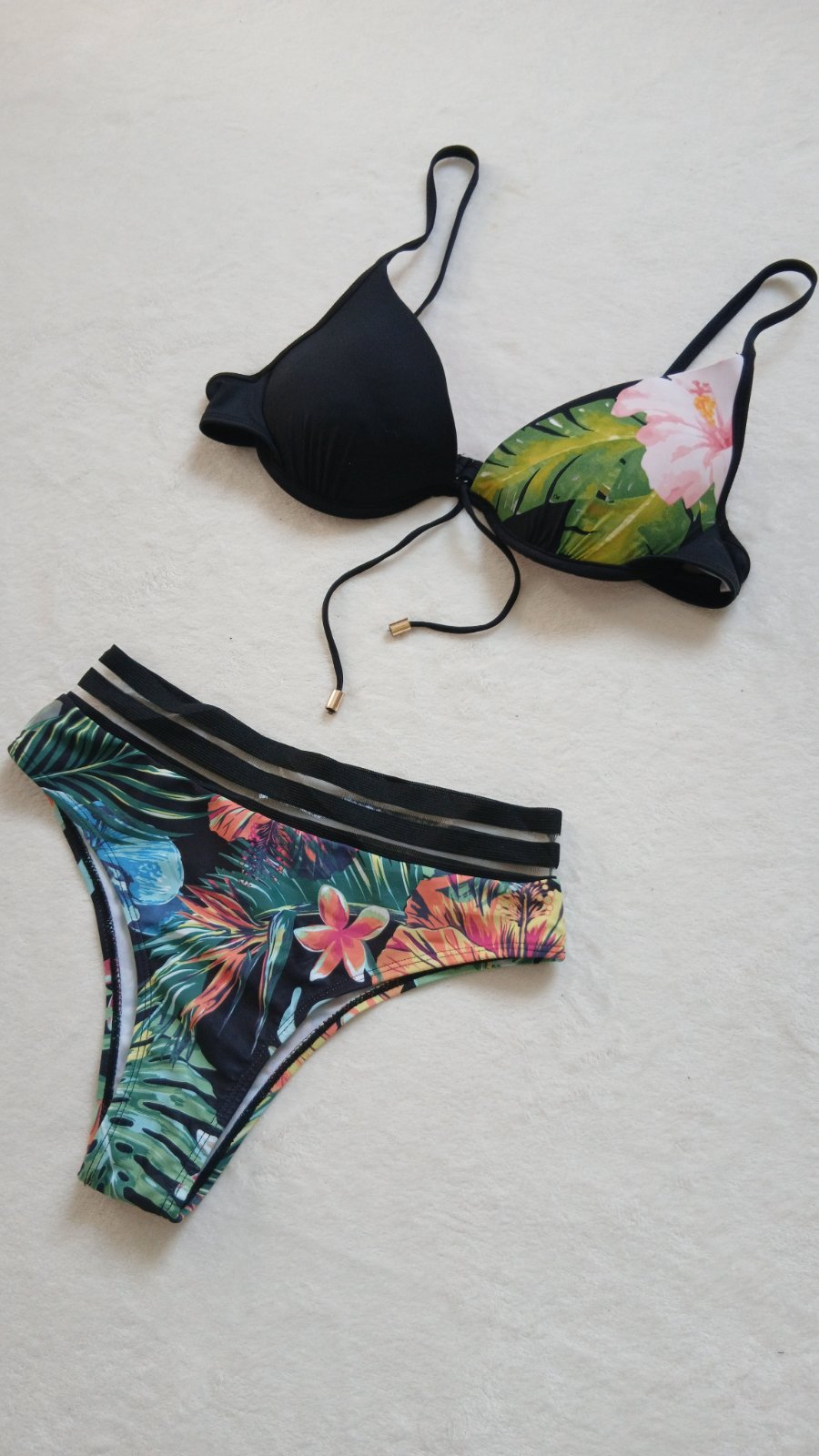 Bikini 2 Pièces Noir avec Imprimé Exotique 👙🦩