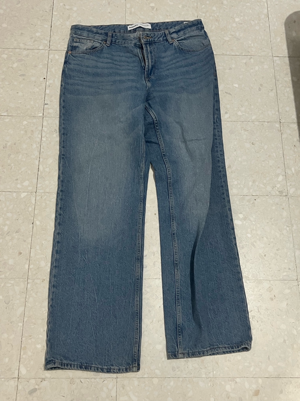 Medium washed blue jeans 