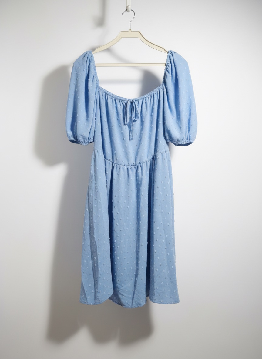 Robe bleu pois suisse