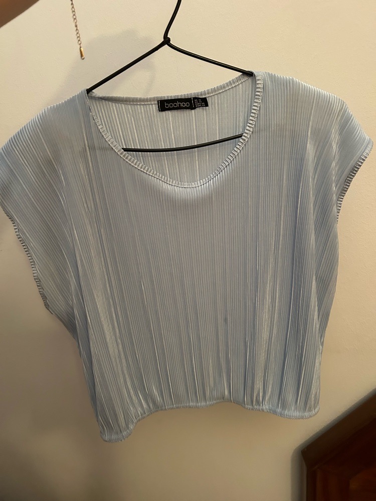 Crop top bleu ciel.