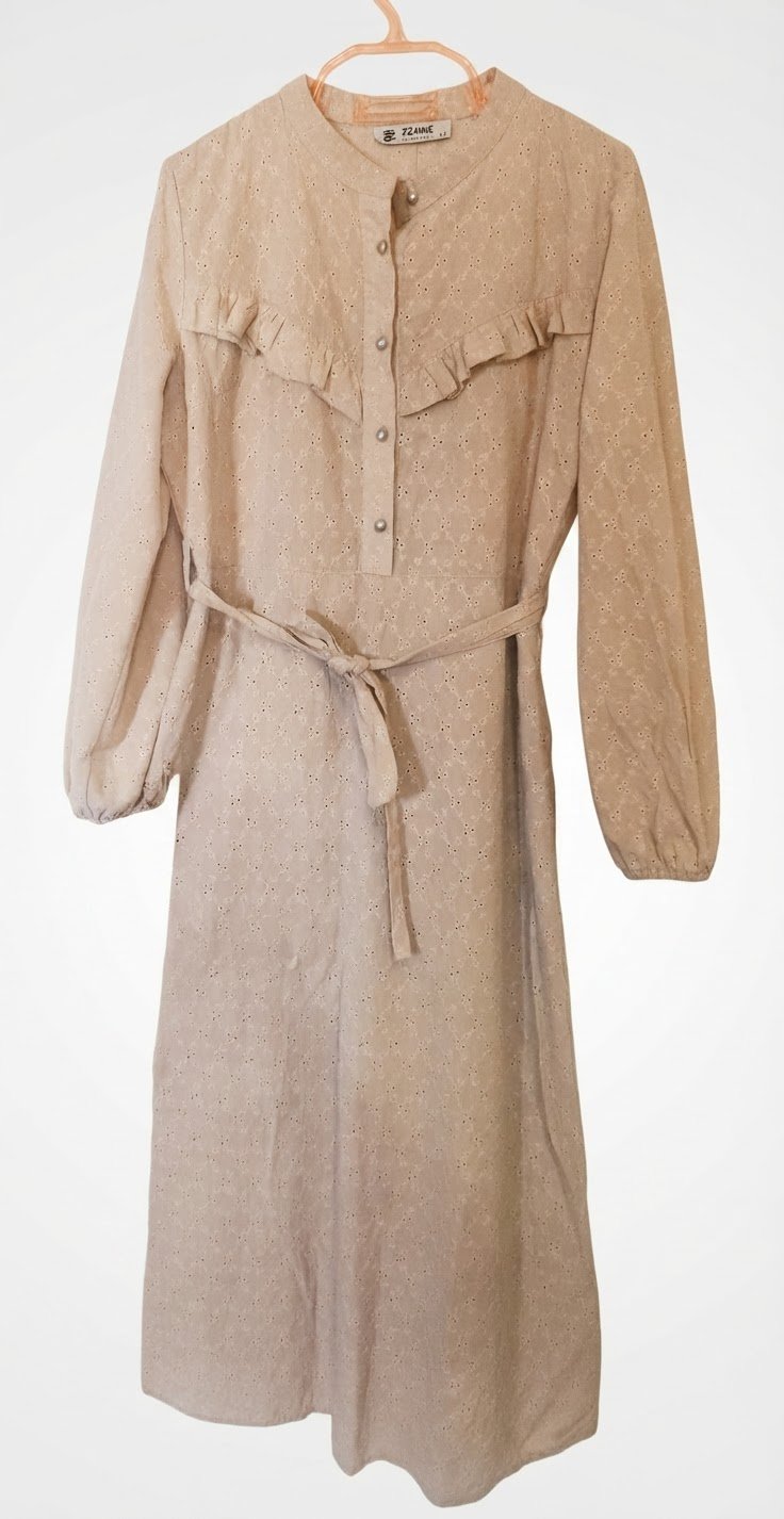 Robe longue avec manches longues, tissu broderie anglaise taille 40/42.