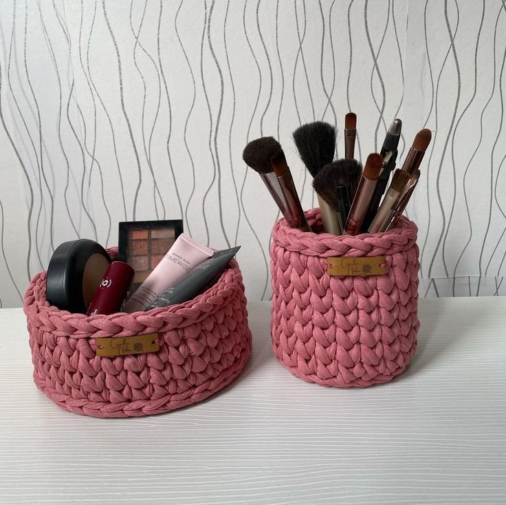 العنوان: فدّيت من الفوضى فوق الـ Coiffeuse؟ 💄✨