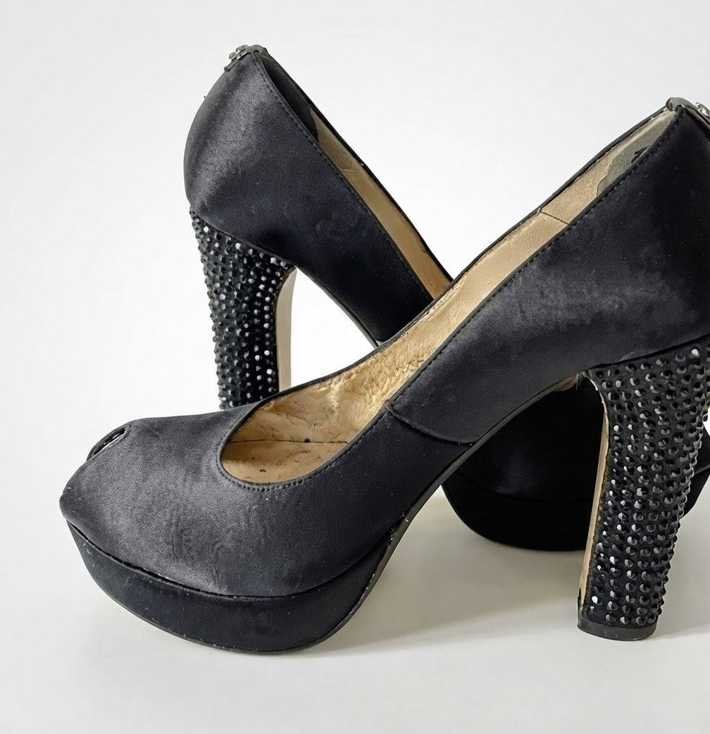 Une très belle pairrcde chaussures soirées MK