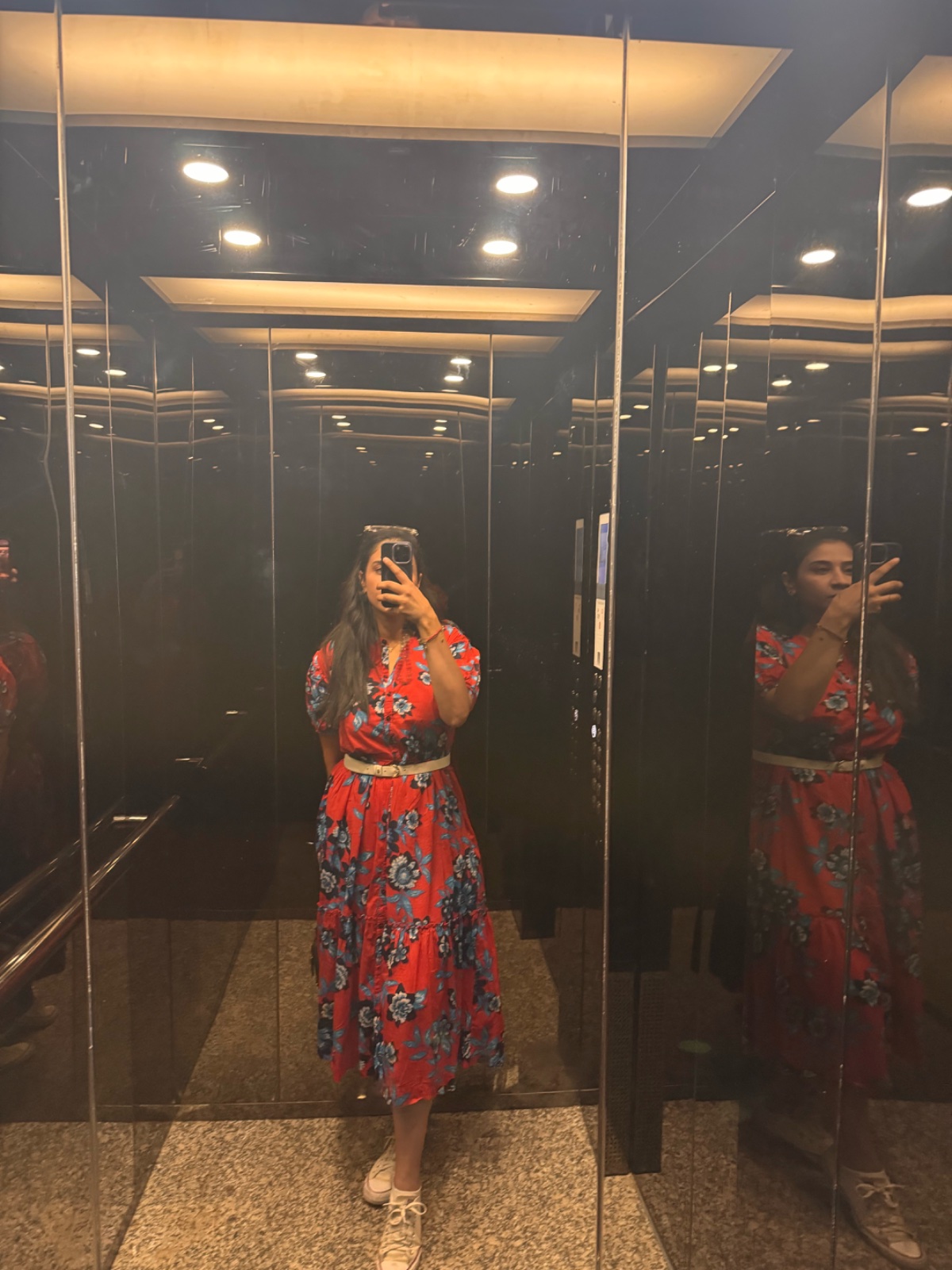 Robe rouge fleurie