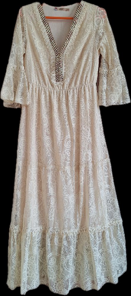 Robe dentelle très élégante 