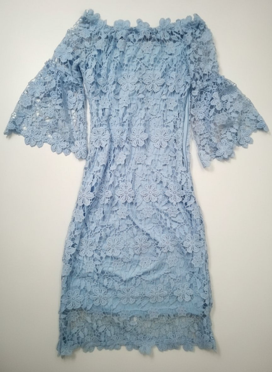 Robe en guipure bleu ciel