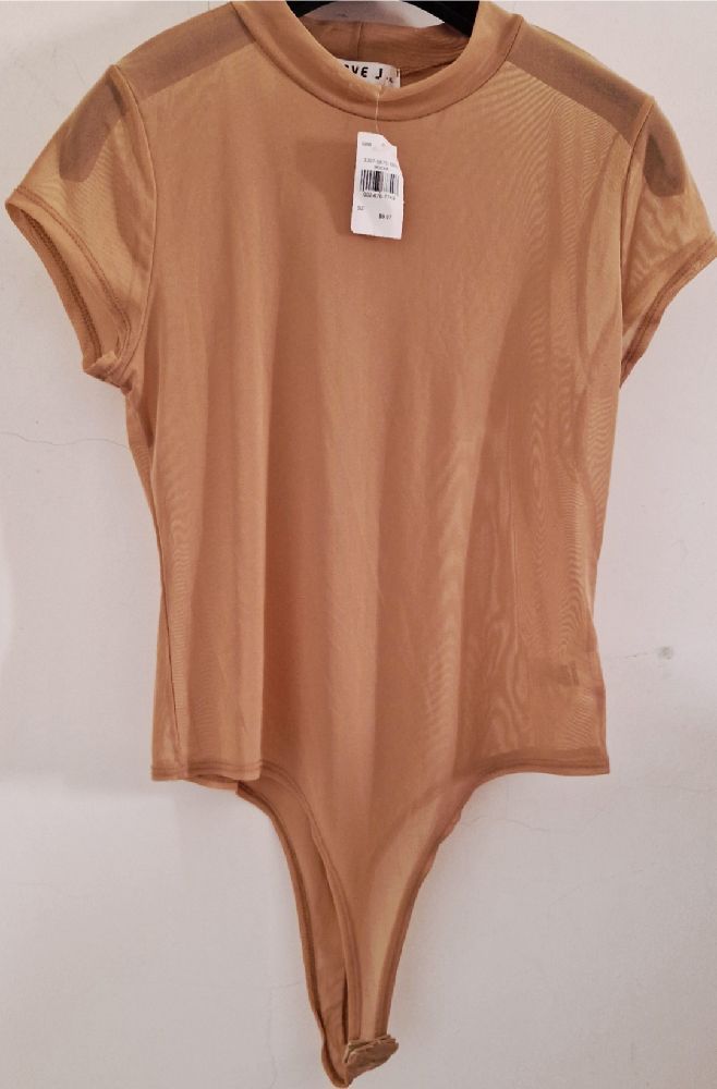 Un body en Mech De couleur Nude