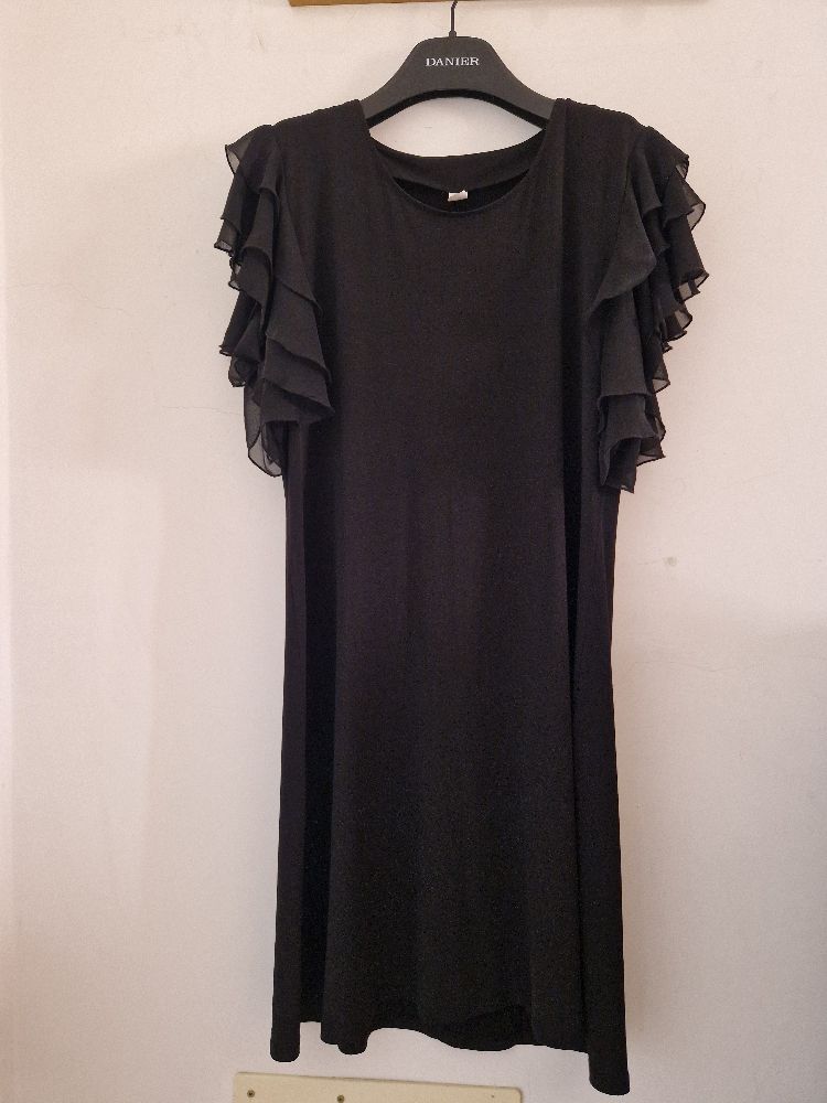 Robe Noir Simple 