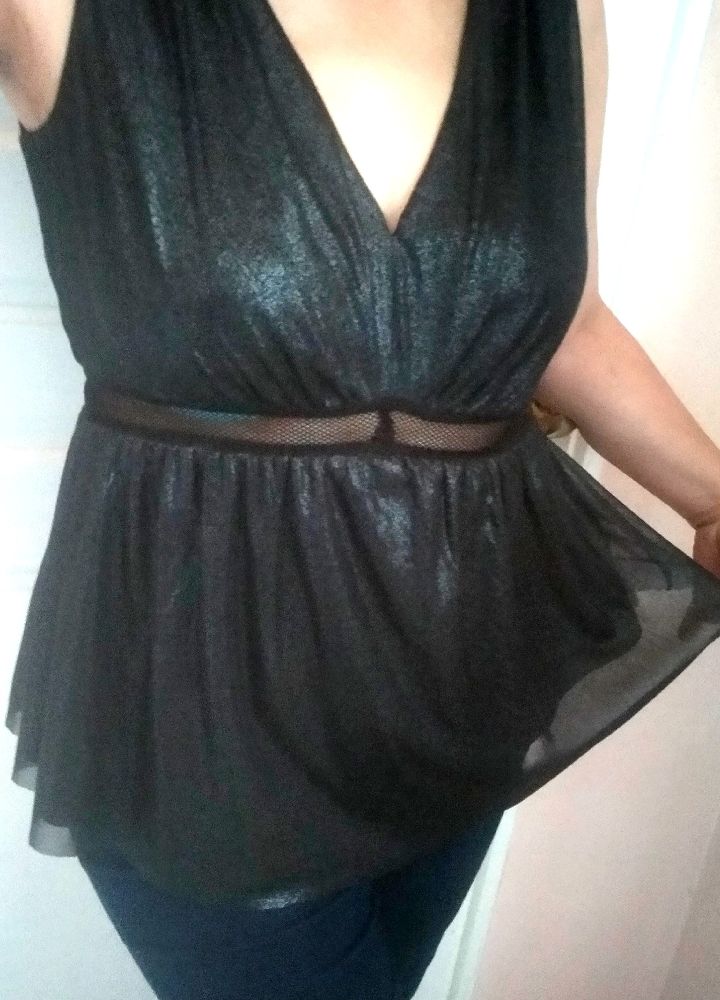Haut Guess tres feminin authentique