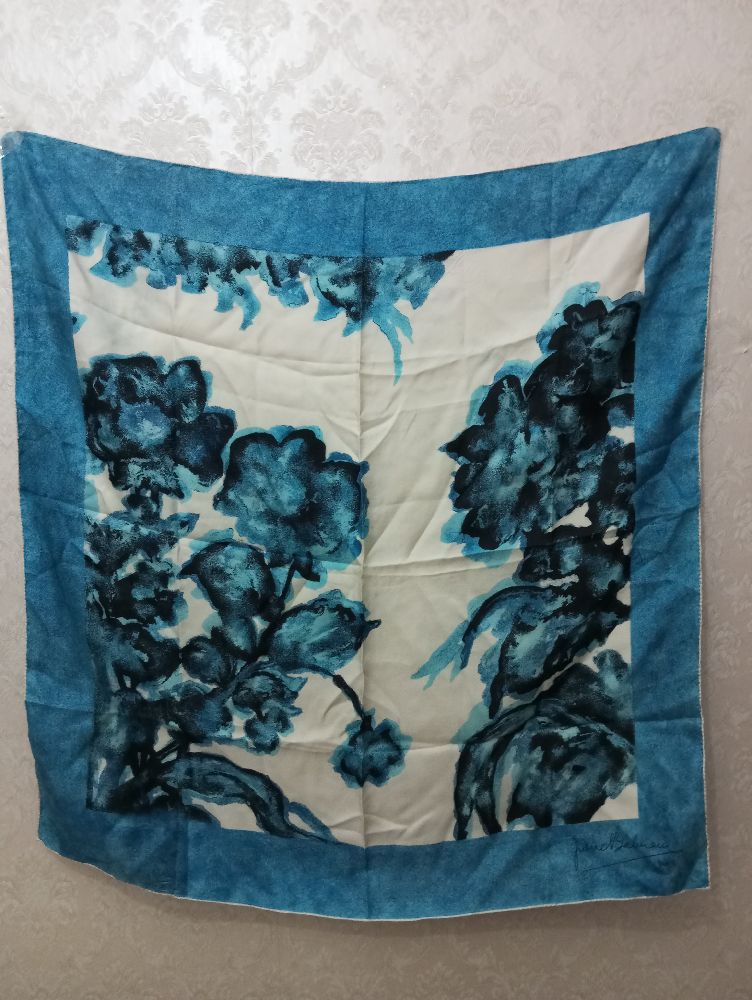 magnifique foulard pierre balmain