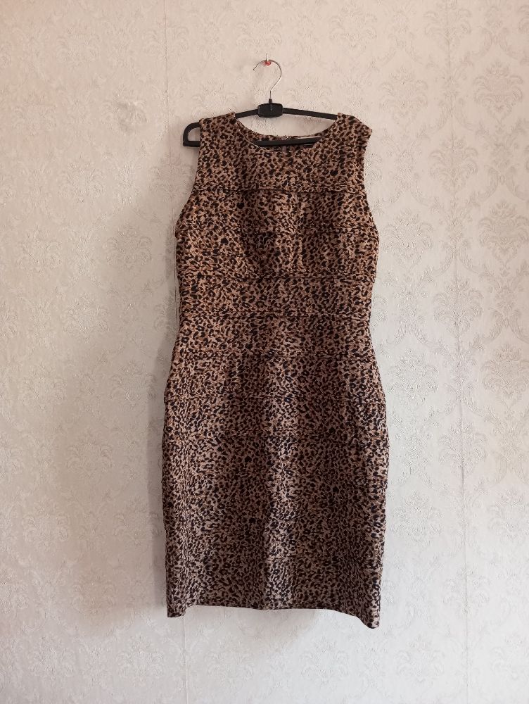 Tres belle robe tigrée calvin klein