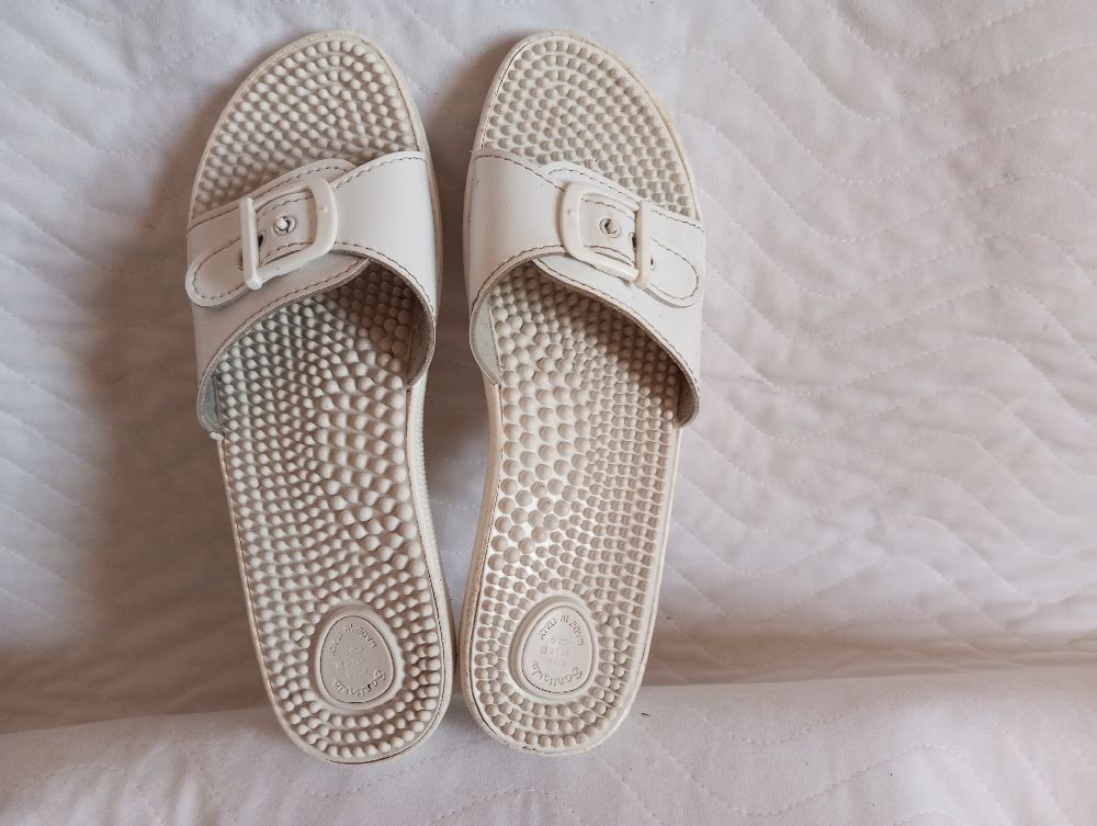 claquettes sanitaires en blanc made in italy