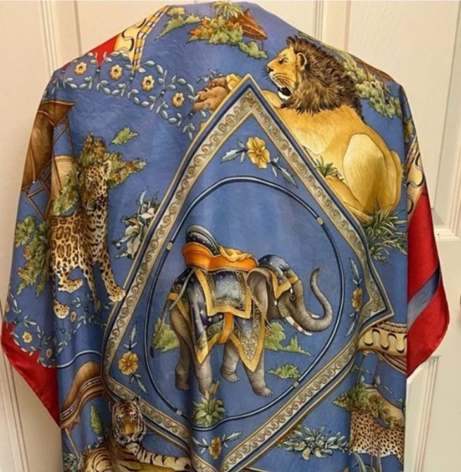 Carre salvatore ferragamo 