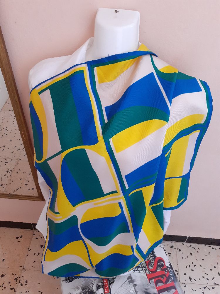 Foulard tres chic Carolina Herrera