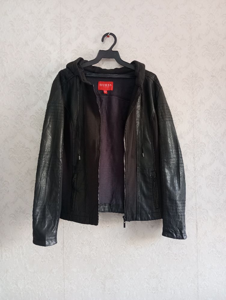 Survetement ou veste de la marque Guess