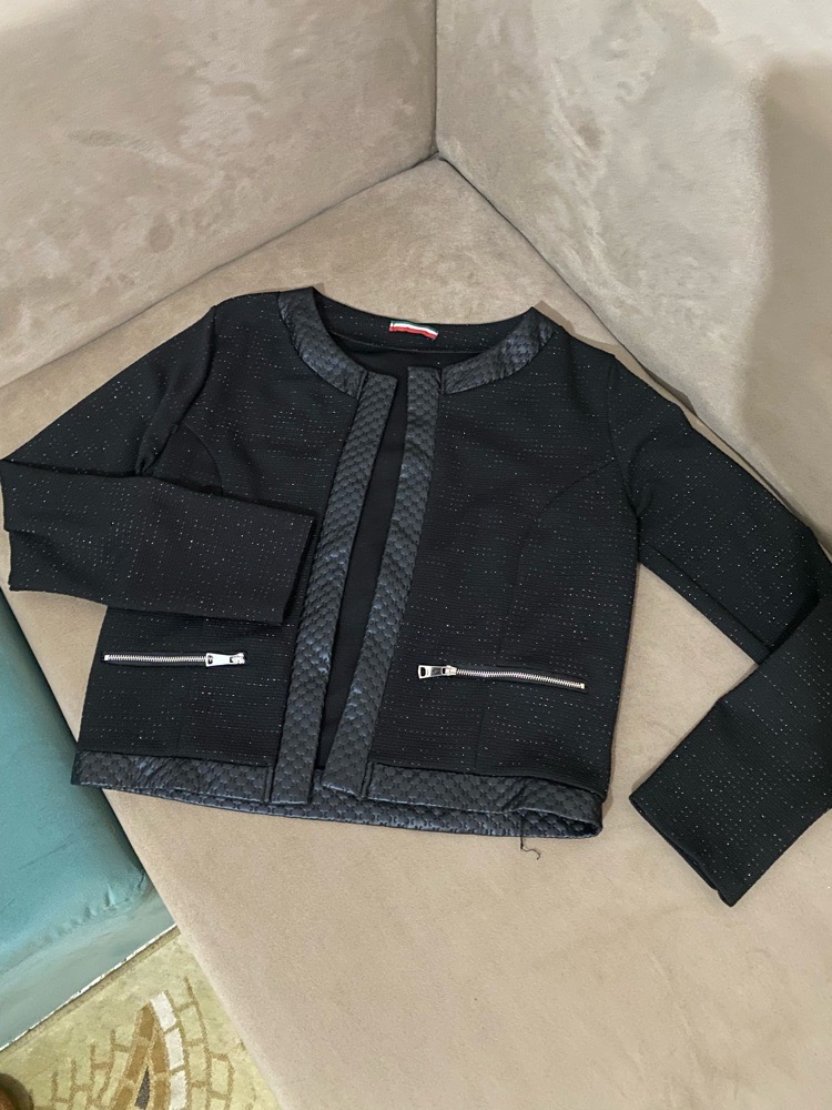 Veste légére tres jolie 