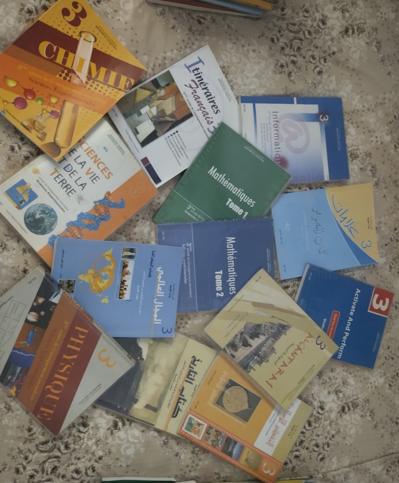 Livres 3éme sciences en excellente état 