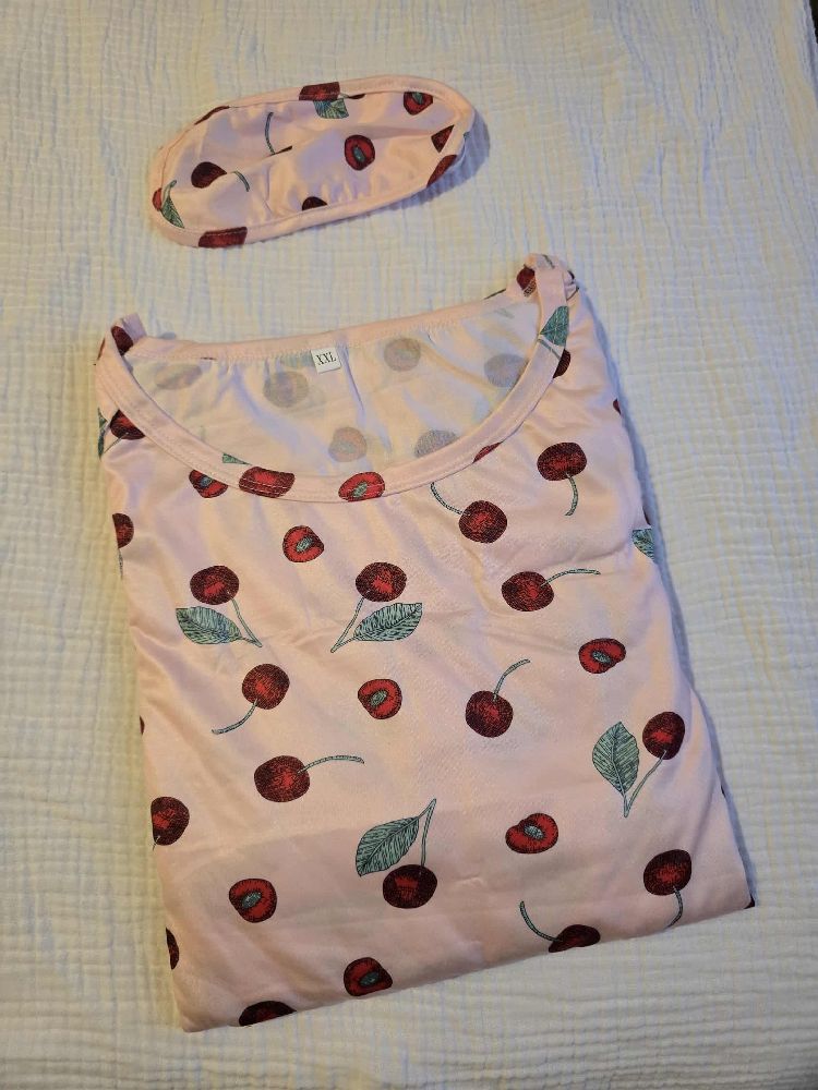 Pyjamas cerises shein tissu étoffe état neuf 
