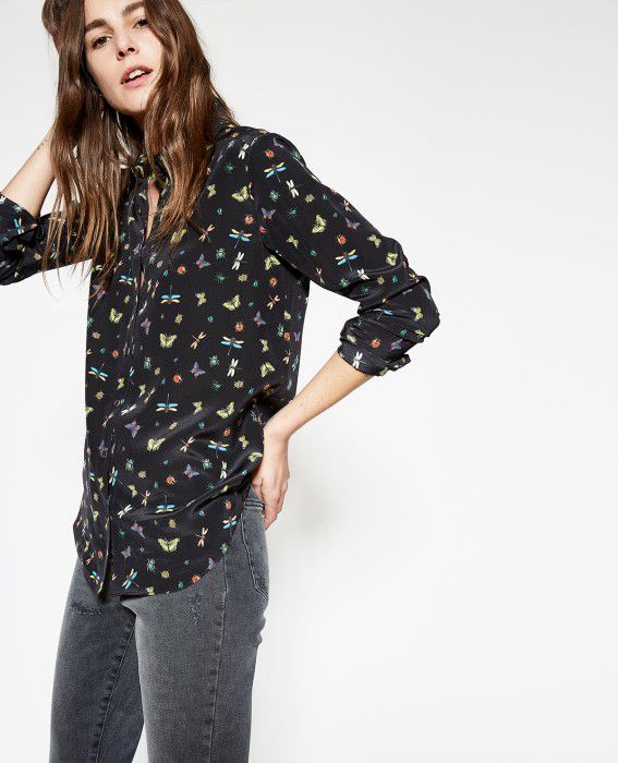 Chemise noire imprimée en très bon état 
