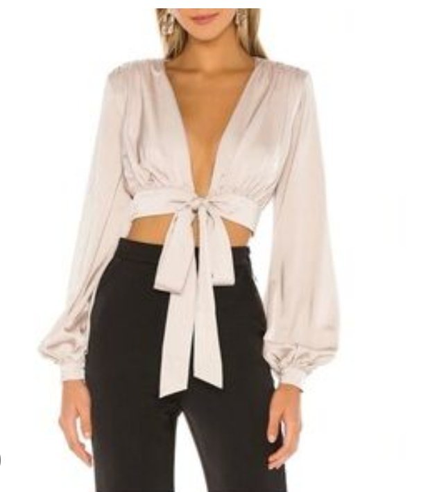 Très beau croptop soirée 😍 tissu satiné très chic et sexy avec ses épaulettes et sa coupe croisée courte et décolletée 🔥💕 de la marque NBD T36/38 