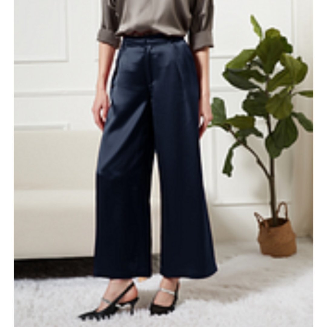 Joli pantalon satiné coupe large taille haute T36 jamais porté 💘 20% avec le code promo  