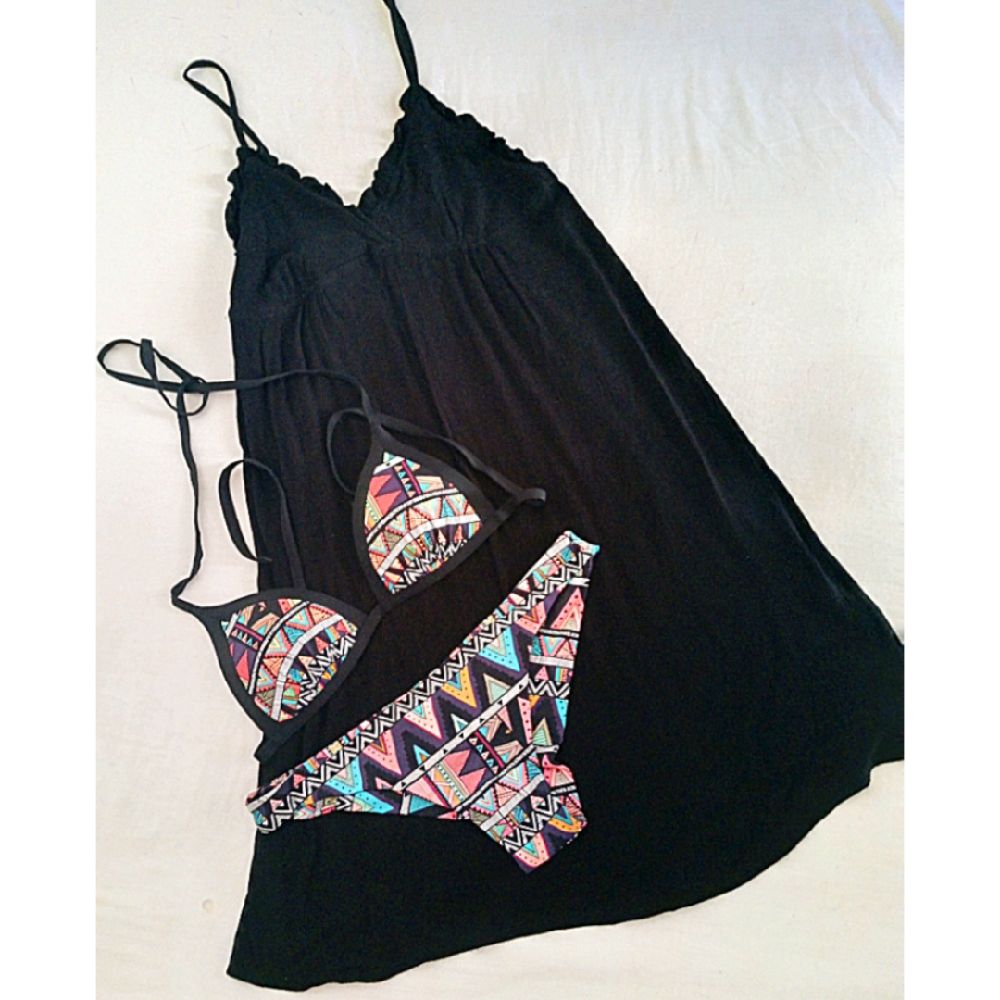 Bikini neuf UNDIZ T36 + robe bohème dos nu 