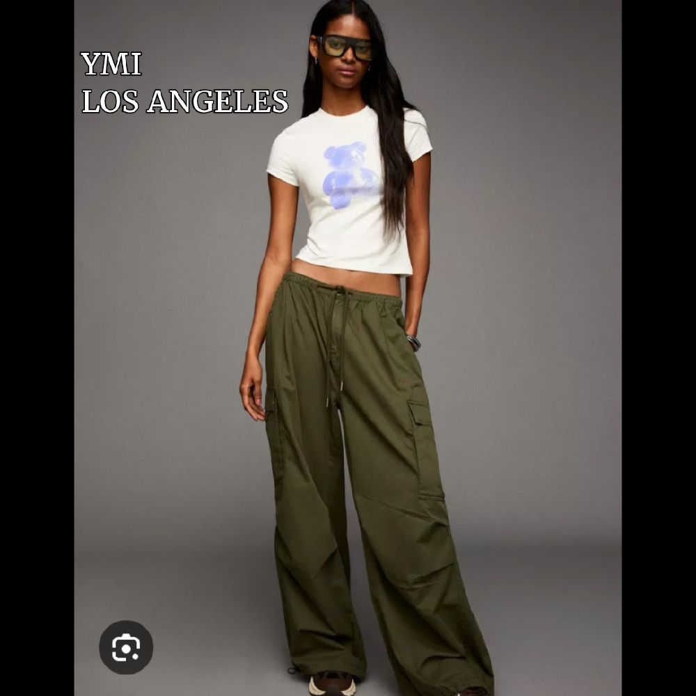Joli cargo tissu satiné extra wide leg jambes longues de la marque YMI JEANS USA taille M /L comme neuf