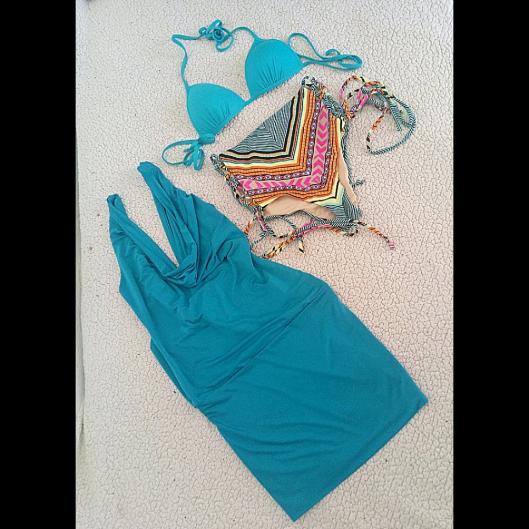 Lot 3 pièces 🩵 bikini MARA HOFFMAN ajustable T36/38 comme neuf porté une seule fois + robe soirée dos nu tissu lycra T36/38 💕 