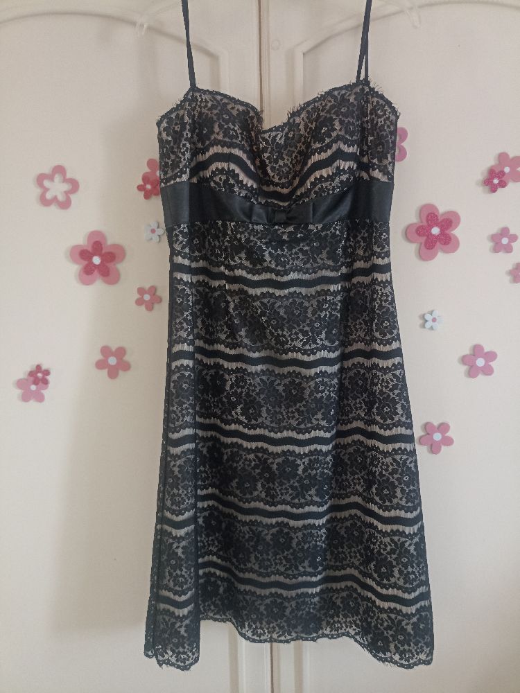 Robe soirée en dentelle très élégante et classe 