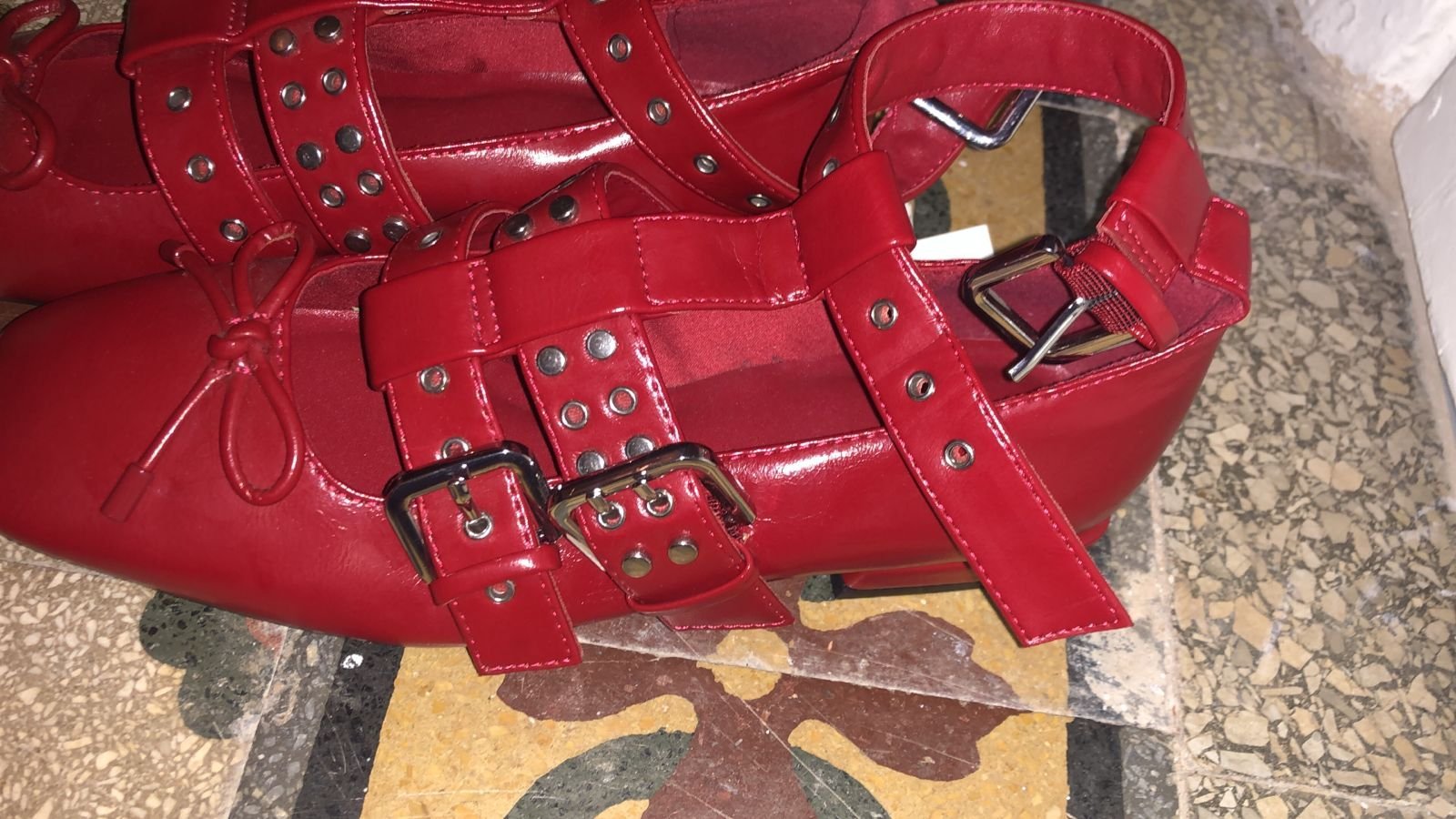 Chaussure rouge cerise 
