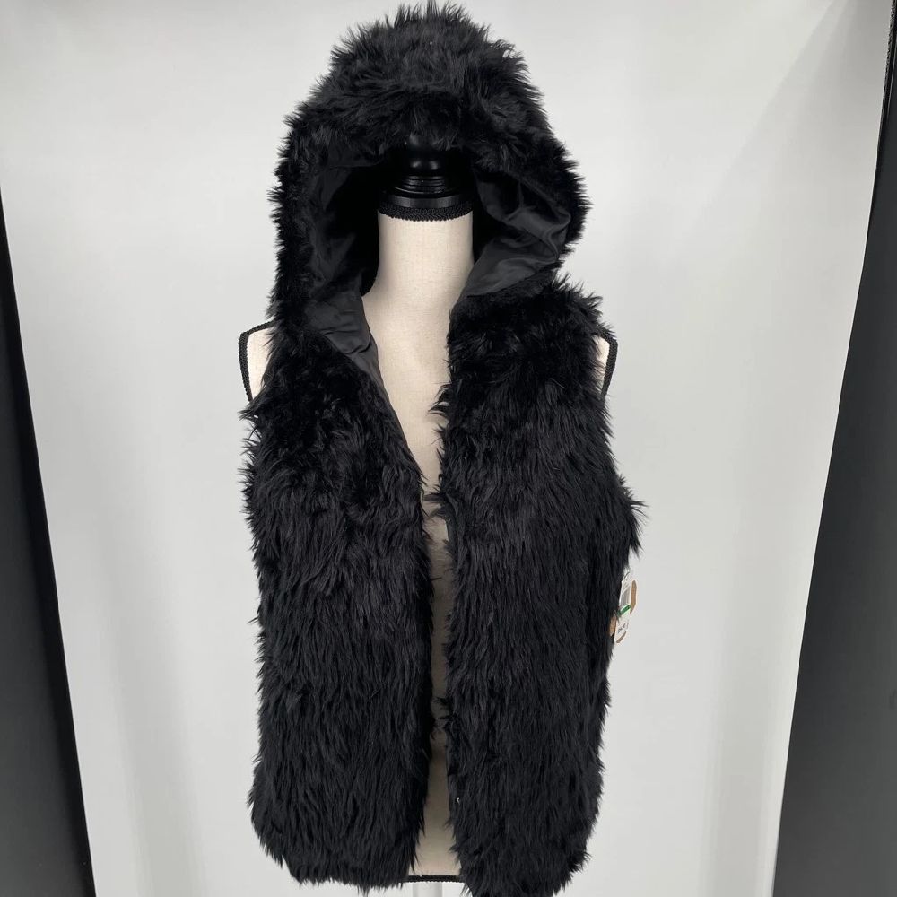 Veste noire avec capuche sans manches 