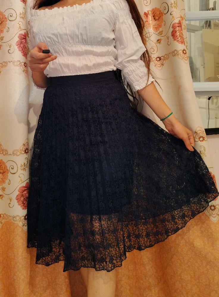 Jupe dentelle plissée bleue foncée