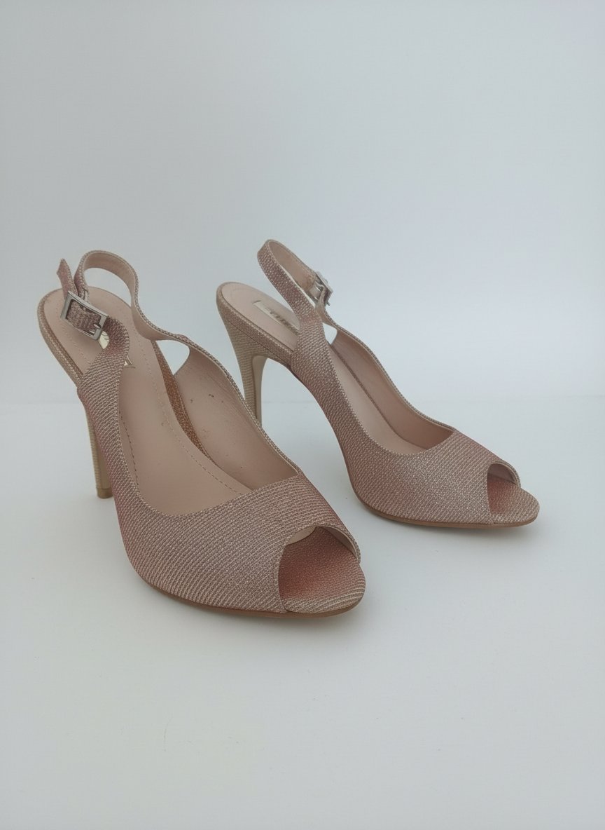 Des sandales couleur champagne 