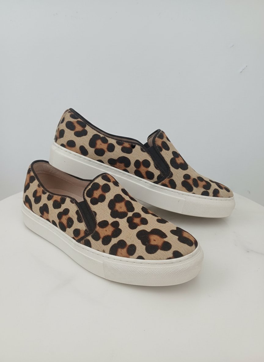 Des baskets basses en peau motif léopard 