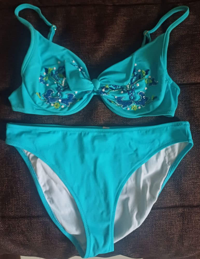 Un bikini de la marque Beach Wear