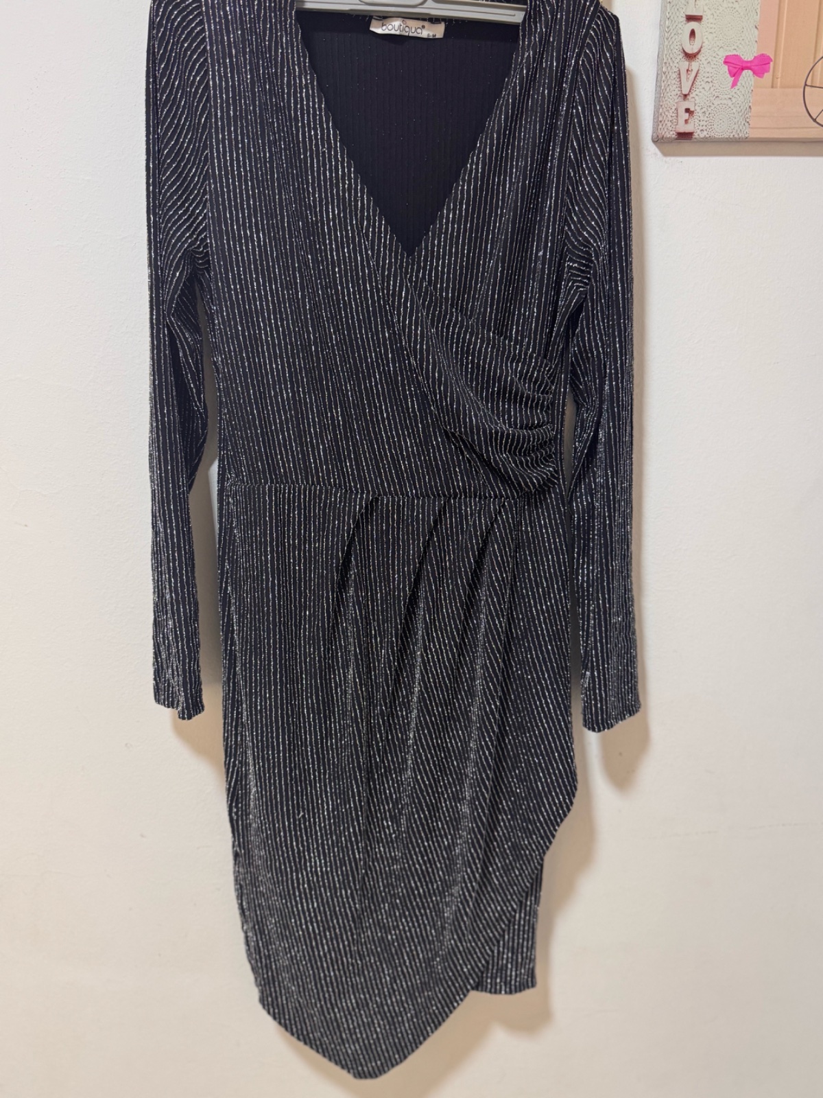 Robe noire courte manche longue 