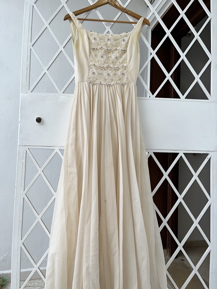 Robe soirée classique à col droit
