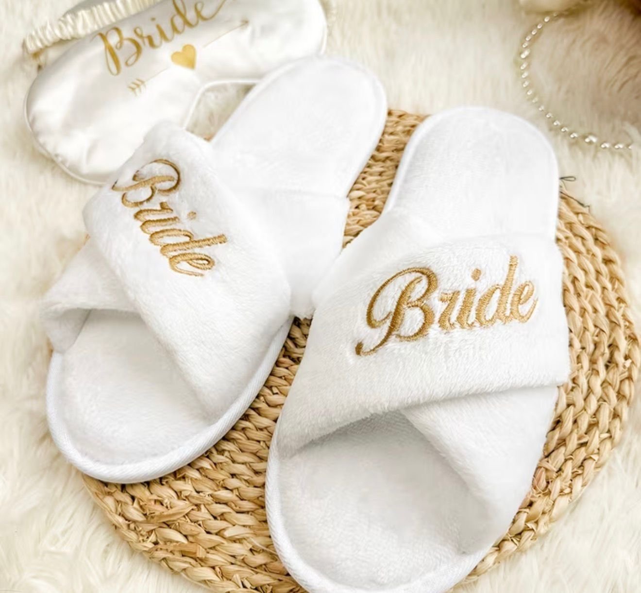 Pantoufles mariage croisé bordé en dorée