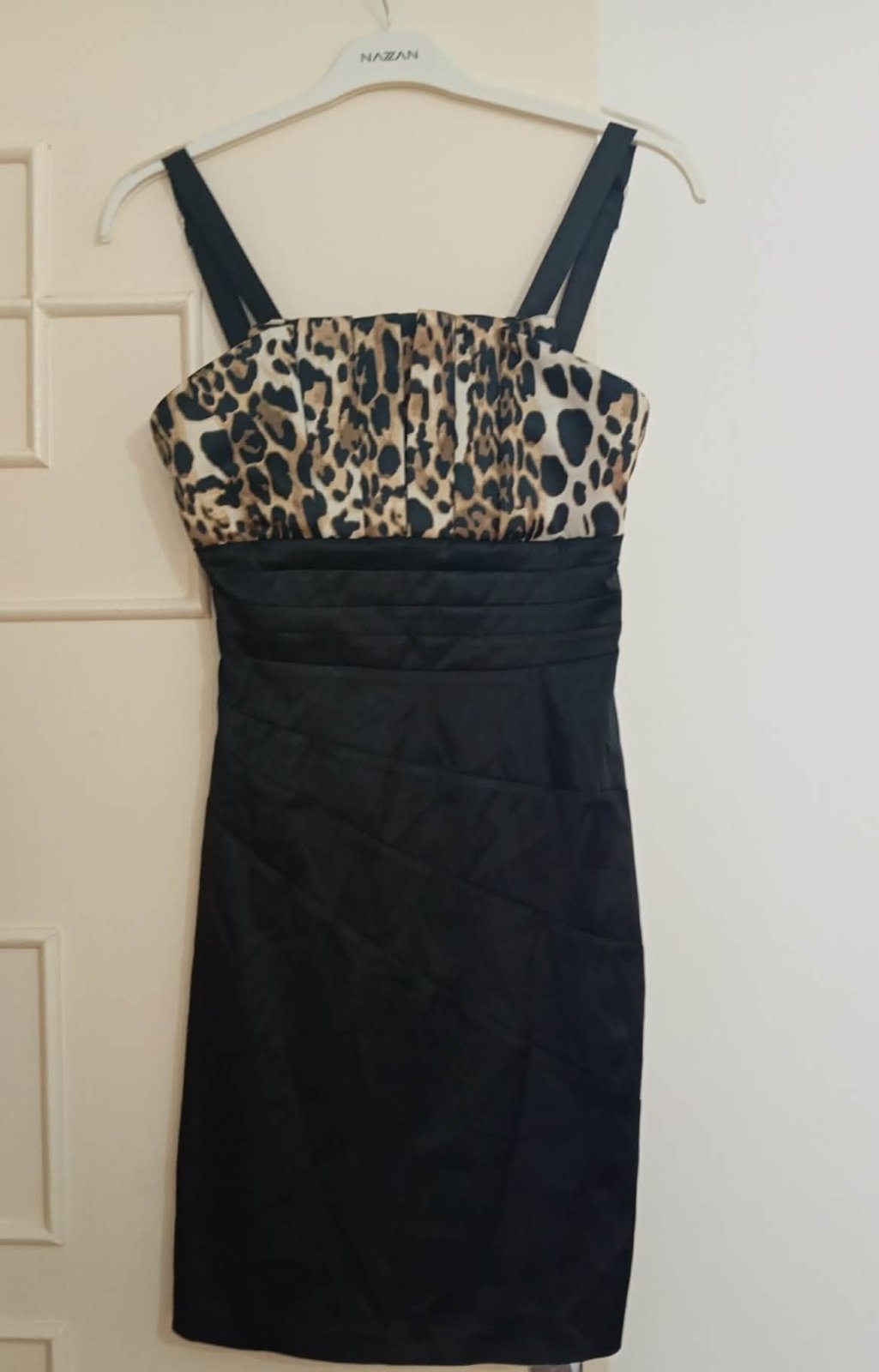 Robe 👗👗 chic courte noire et tigrée satin