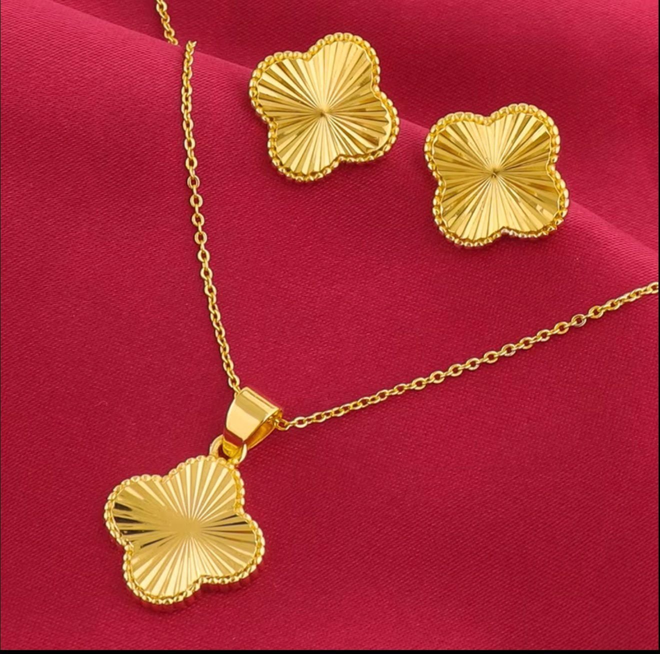 Boucles et collier Van Cleef Clover design 24k platiné