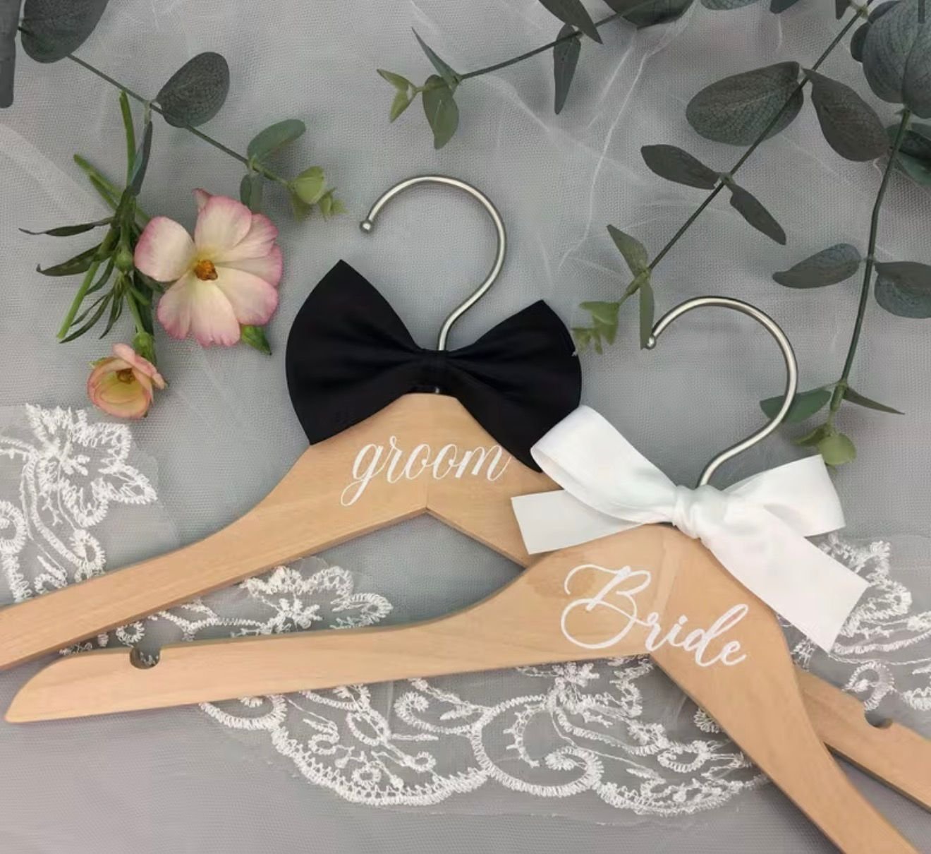 Cintres en bois personnalisés👰🤵👰🤵 💖🥰💐
