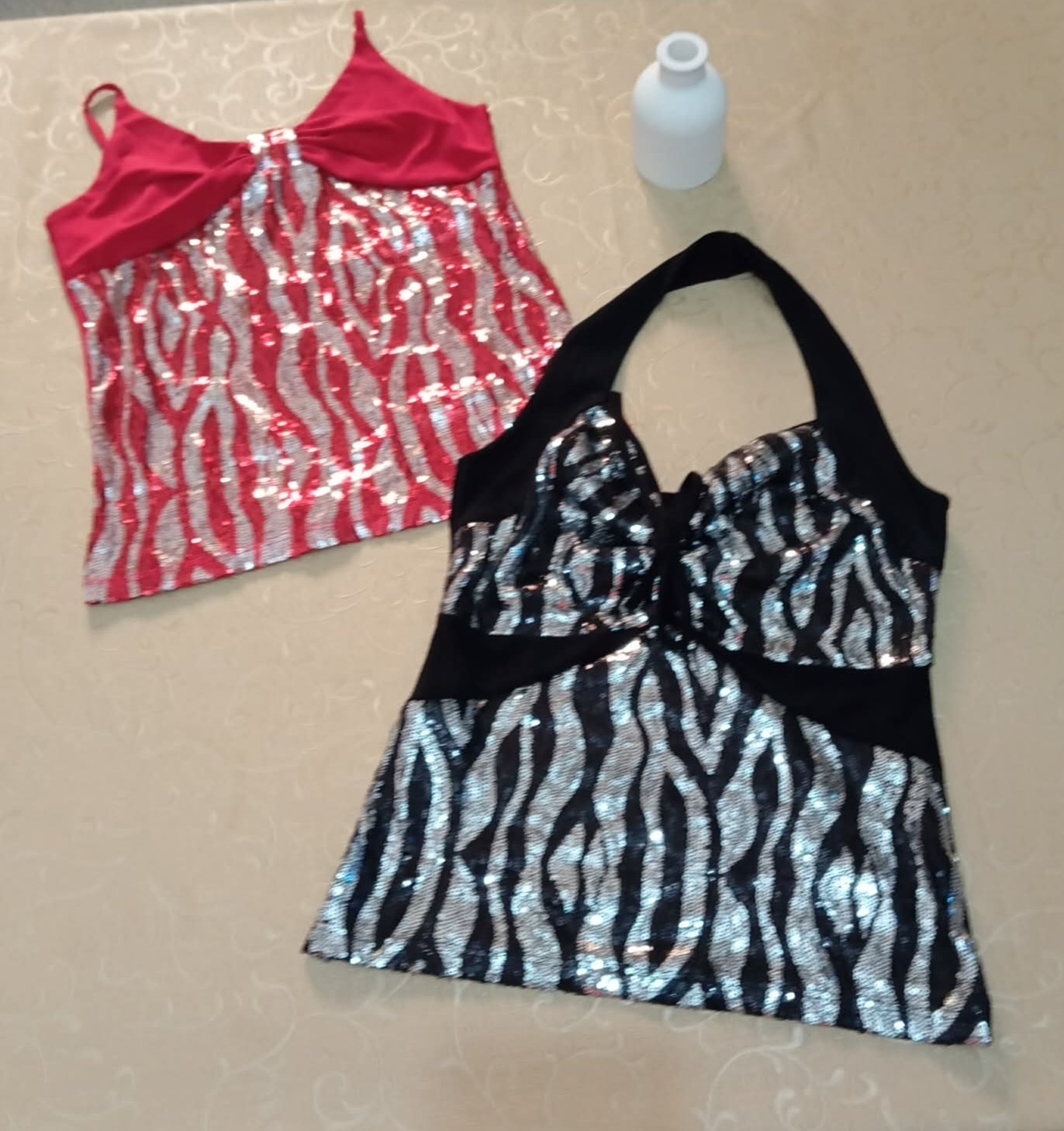 "2 superbe tops 🌹❤️soirés rouge/argent et noir/argent "