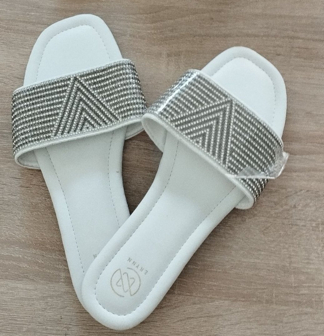 💝✨Promo fête des mères mules blanches avec des strass et couffin traditionnel 