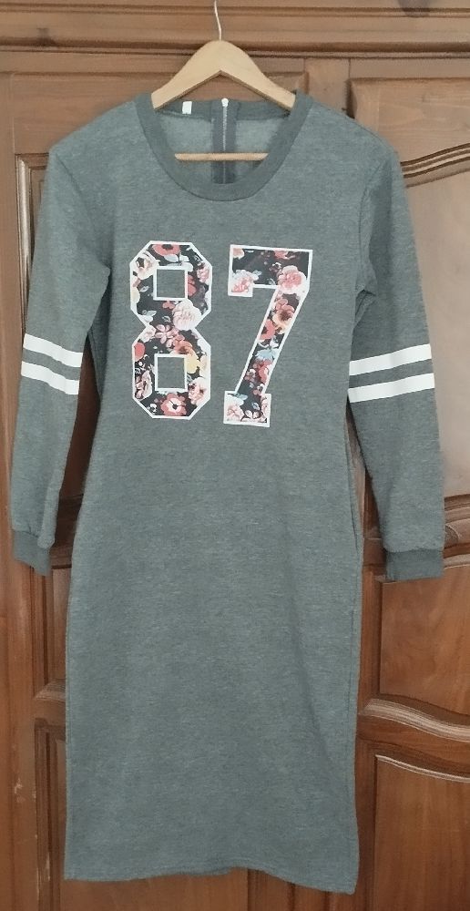 Jolie 🤩 Robe sport chic gris❤️avec des poches 