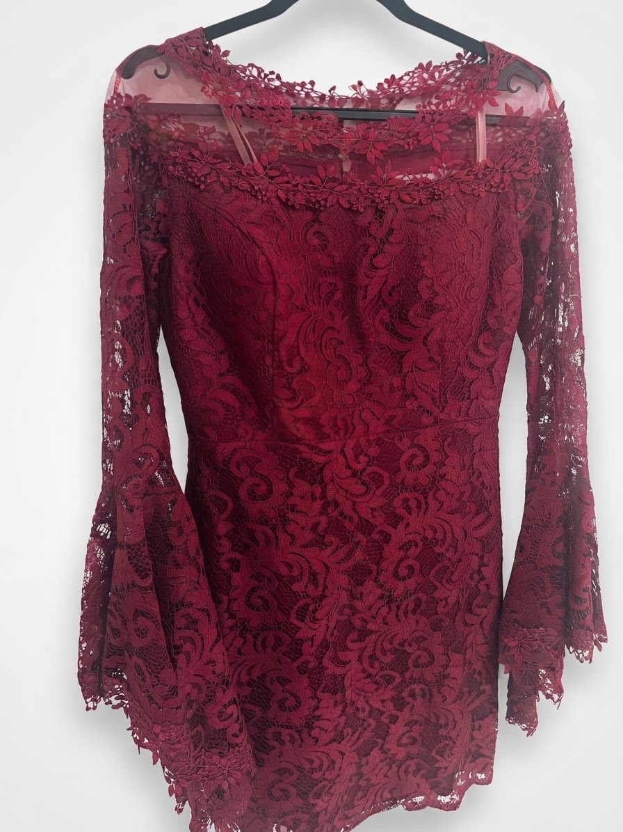 Robe soirée en dentelle 
