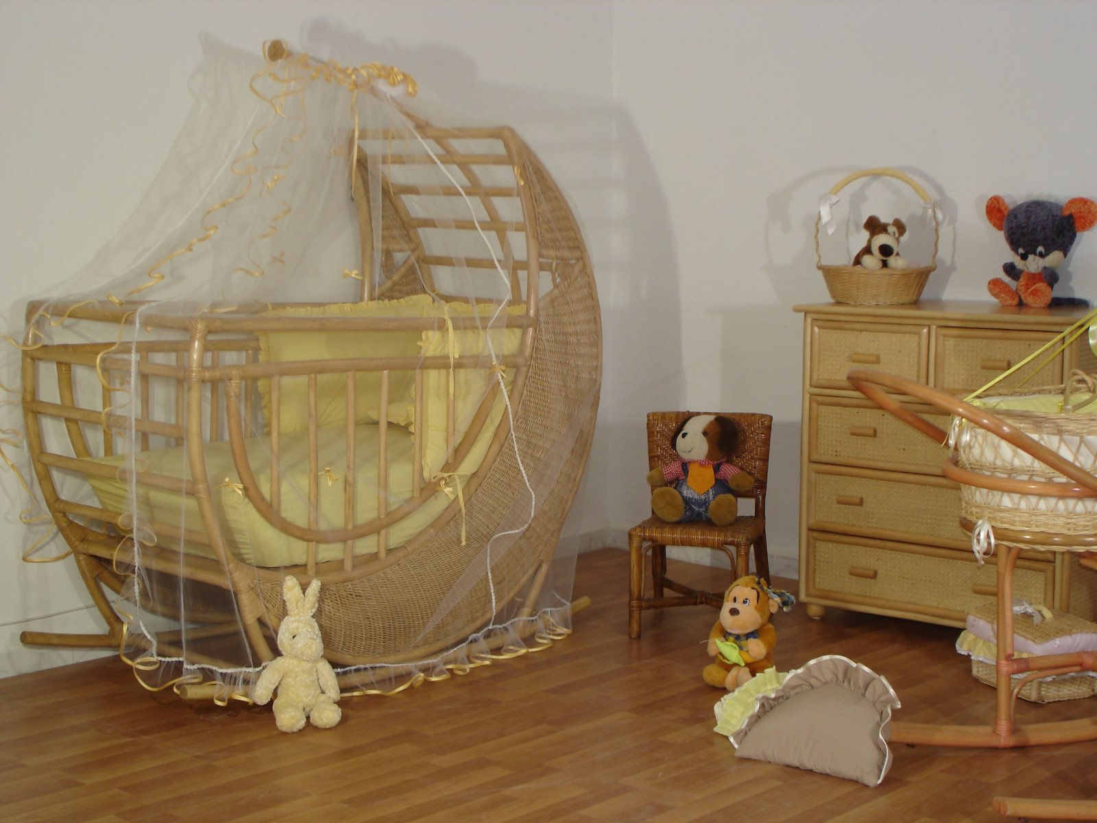 Lit bébé neuf de chez Rotin Lajnef