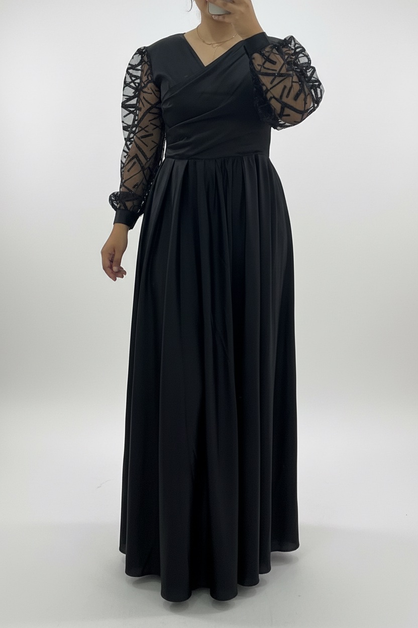 Robe en satin noir