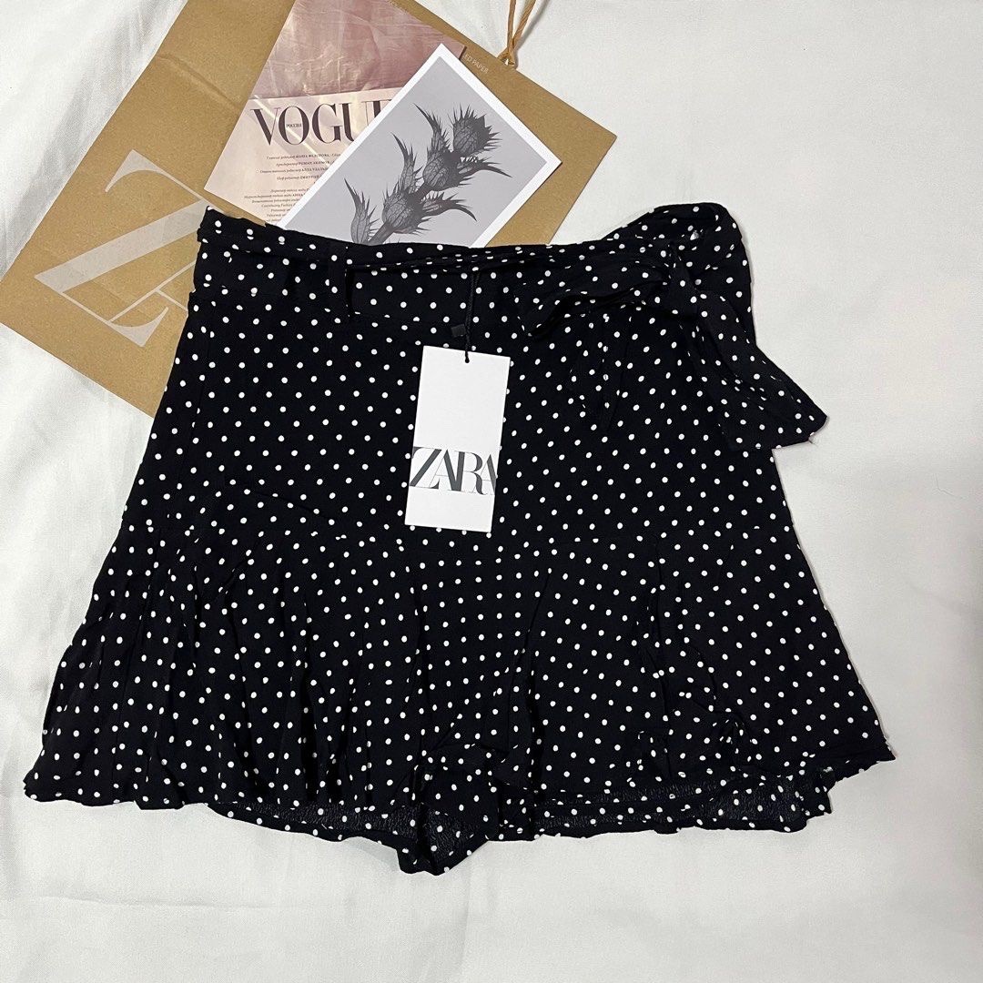 Une jupe short 