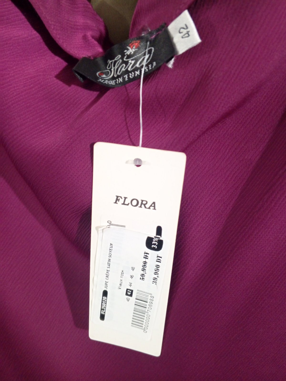 Jupe satin taille 42 jamais porté avec etiquette m3aha zeda une veste 
