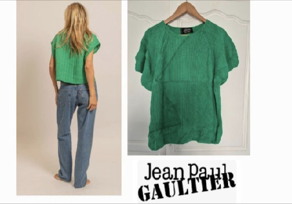 Très jolie pull jean paul gaultier en très bon état 